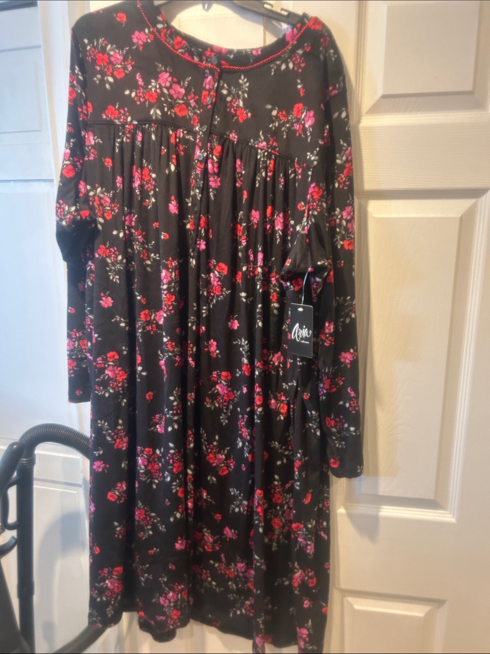 NWT Sz 4x nightgown black w/red flowers velour